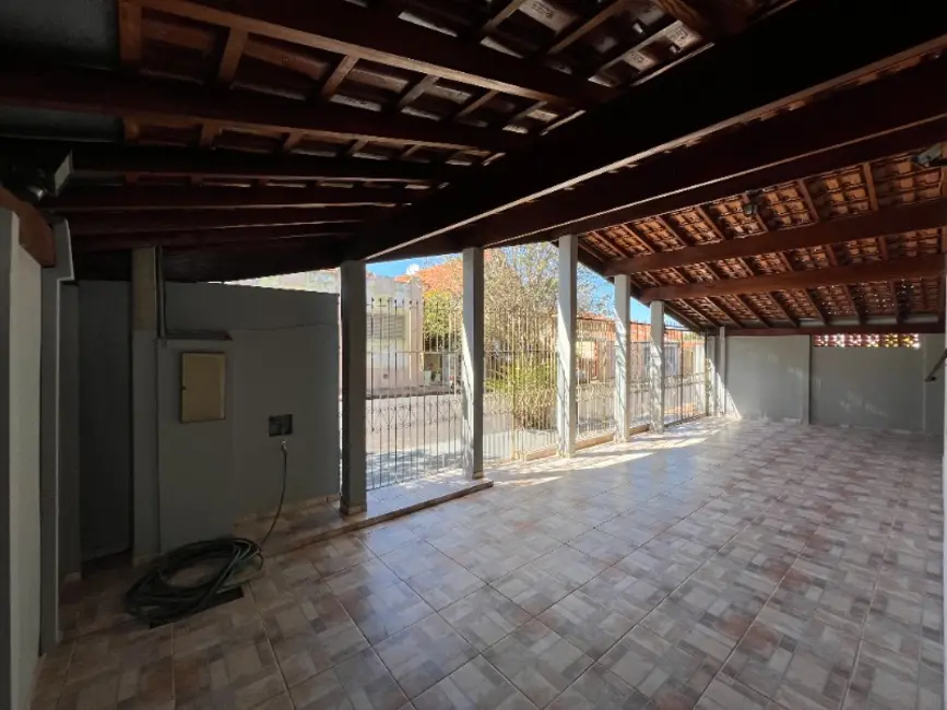 Casa com 3 quartos à venda, 194m2 em Vila Xavier (Vila Xavier), Araraquara - SP - imagem 4 Foto 4 de Casa com 3 quartos à venda, 194m2 em Vila Xavier (Vila Xavier), Araraquara - SP