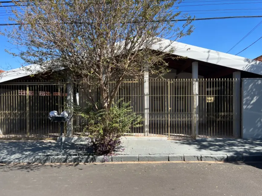 Casa com 3 quartos à venda, 194m2 em Vila Xavier (Vila Xavier), Araraquara - SP - imagem 1 Foto 1 de Casa com 3 quartos à venda, 194m2 em Vila Xavier (Vila Xavier), Araraquara - SP