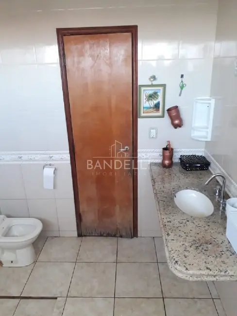 Sala Comercial com 4 quartos para alugar, 215m2 em Vila Harmonia, Araraquara - SP - imagem 7 Foto 7 de Sala Comercial com 4 quartos para alugar, 215m2 em Vila Harmonia, Araraquara - SP