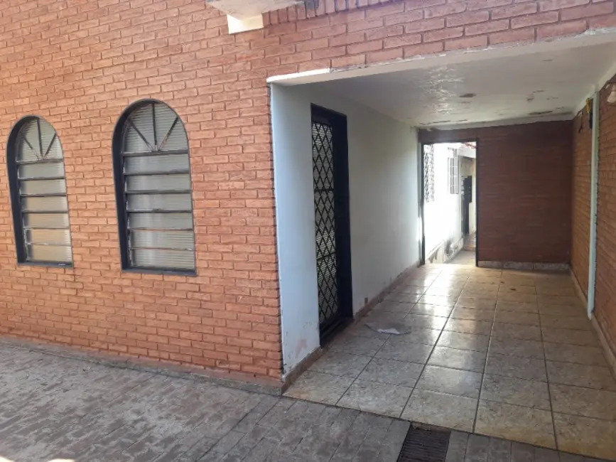 Casa com 4 quartos à venda, 302m2 em Araraquara - SP - imagem 3 Foto 3 de Casa com 4 quartos à venda, 302m2 em Araraquara - SP