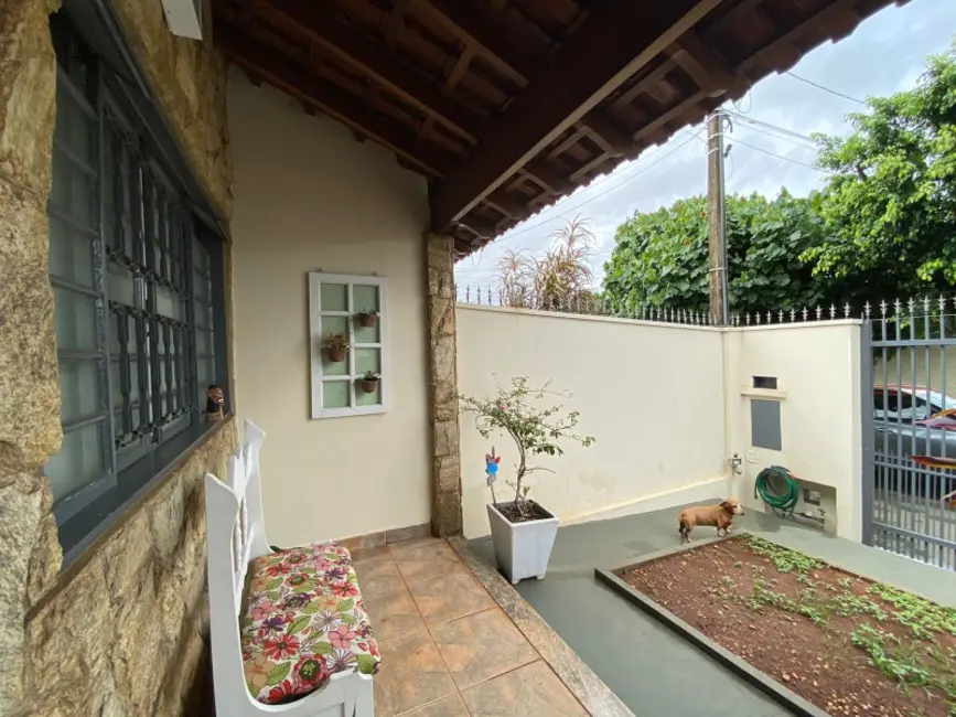 Casa com 2 quartos à venda, 100m2 em Jardim Eliana, Araraquara - SP - imagem 3 Foto 3 de Casa com 2 quartos à venda, 100m2 em Jardim Eliana, Araraquara - SP