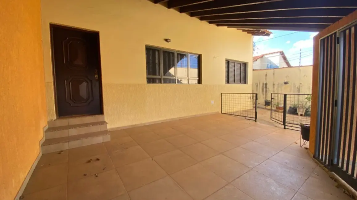 Casa com 2 quartos à venda, 123m2 em Jardim Santa Angelina, Araraquara - SP - imagem 1 Foto 1 de Casa com 2 quartos à venda, 123m2 em Jardim Santa Angelina, Araraquara - SP