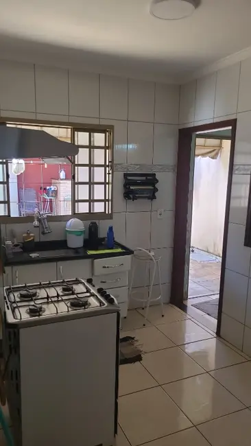 Casa com 2 quartos à venda, 136m2 em Jardim Uirapuru, Araraquara - SP - imagem 5 Foto 5 de Casa com 2 quartos à venda, 136m2 em Jardim Uirapuru, Araraquara - SP