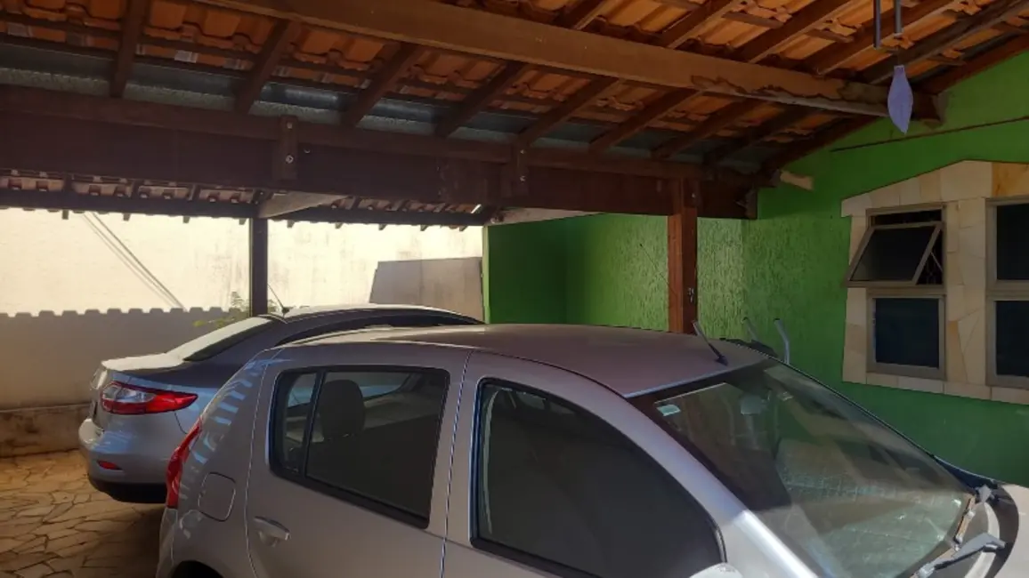 Casa com 2 quartos à venda, 136m2 em Jardim Uirapuru, Araraquara - SP - imagem 3 Foto 3 de Casa com 2 quartos à venda, 136m2 em Jardim Uirapuru, Araraquara - SP