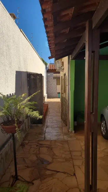 Casa com 2 quartos à venda, 136m2 em Jardim Uirapuru, Araraquara - SP - imagem 4 Foto 4 de Casa com 2 quartos à venda, 136m2 em Jardim Uirapuru, Araraquara - SP