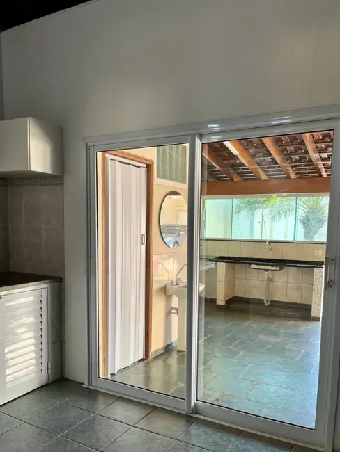 Casa com 1 quarto à venda, 194m2 em Jardim Mangiacapra, Araraquara - SP - imagem 3 Foto 3 de Casa com 1 quarto à venda, 194m2 em Jardim Mangiacapra, Araraquara - SP