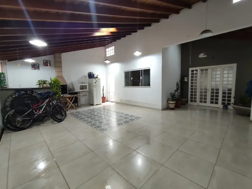 Casa com 2 quartos à venda, 168m2 em Parque Igaçaba, Araraquara - SP - imagem 3 Foto 3 de Casa com 2 quartos à venda, 168m2 em Parque Igaçaba, Araraquara - SP