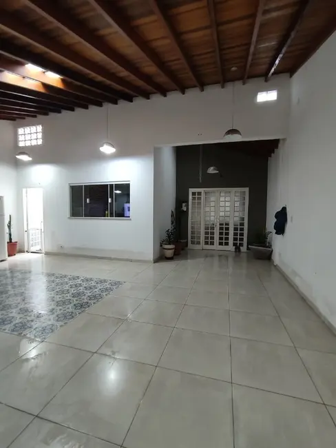 Casa com 2 quartos à venda, 168m2 em Parque Igaçaba, Araraquara - SP - imagem 4 Foto 4 de Casa com 2 quartos à venda, 168m2 em Parque Igaçaba, Araraquara - SP