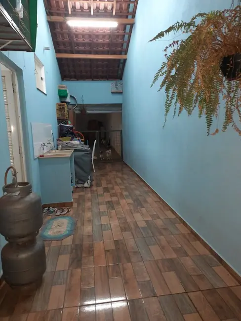 Casa com 2 quartos à venda, 47m2 em Jardim Estância das Rosas, Araraquara - SP - imagem 3 Foto 3 de Casa com 2 quartos à venda, 47m2 em Jardim Estância das Rosas, Araraquara - SP