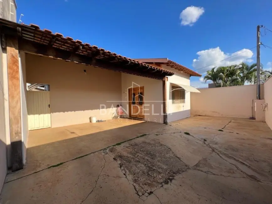 Casa com 3 quartos à venda, 150m2 em Residencial Cambuy, Araraquara - SP - imagem 3 Foto 3 de Casa com 3 quartos à venda, 150m2 em Residencial Cambuy, Araraquara - SP