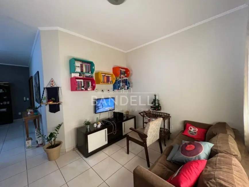 Casa com 3 quartos à venda, 150m2 em Residencial Cambuy, Araraquara - SP - imagem 4 Foto 4 de Casa com 3 quartos à venda, 150m2 em Residencial Cambuy, Araraquara - SP