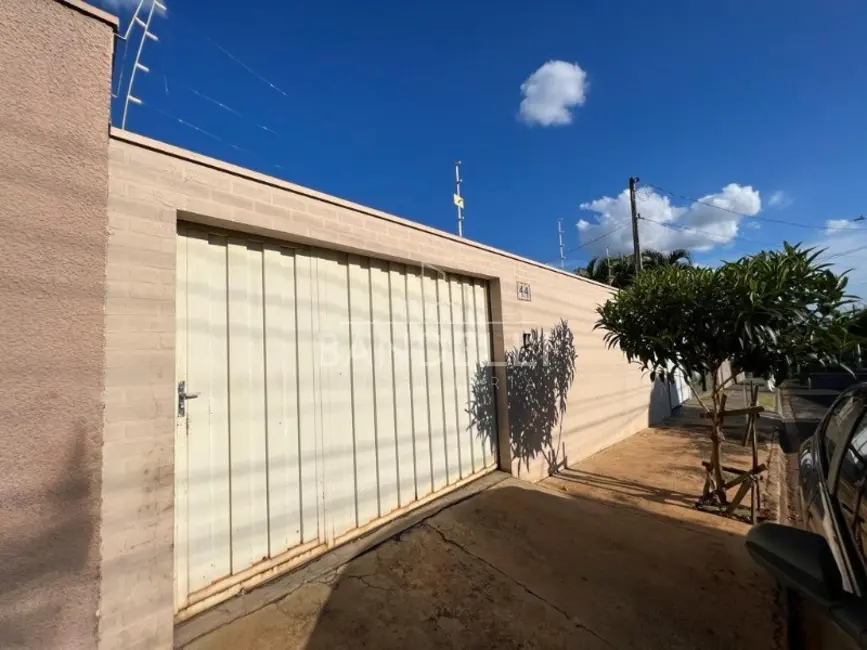 Casa com 3 quartos à venda, 150m2 em Residencial Cambuy, Araraquara - SP - imagem 2 Foto 2 de Casa com 3 quartos à venda, 150m2 em Residencial Cambuy, Araraquara - SP