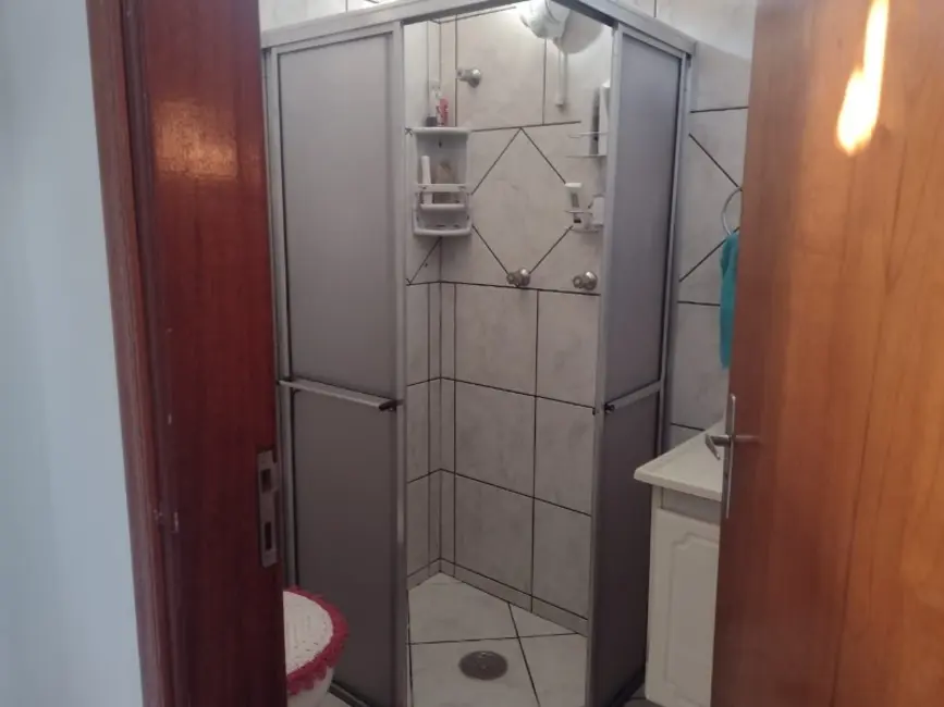 Casa com 2 quartos à venda, 100m2 em Vila Standard, Araraquara - SP - imagem 5 Foto 5 de Casa com 2 quartos à venda, 100m2 em Vila Standard, Araraquara - SP