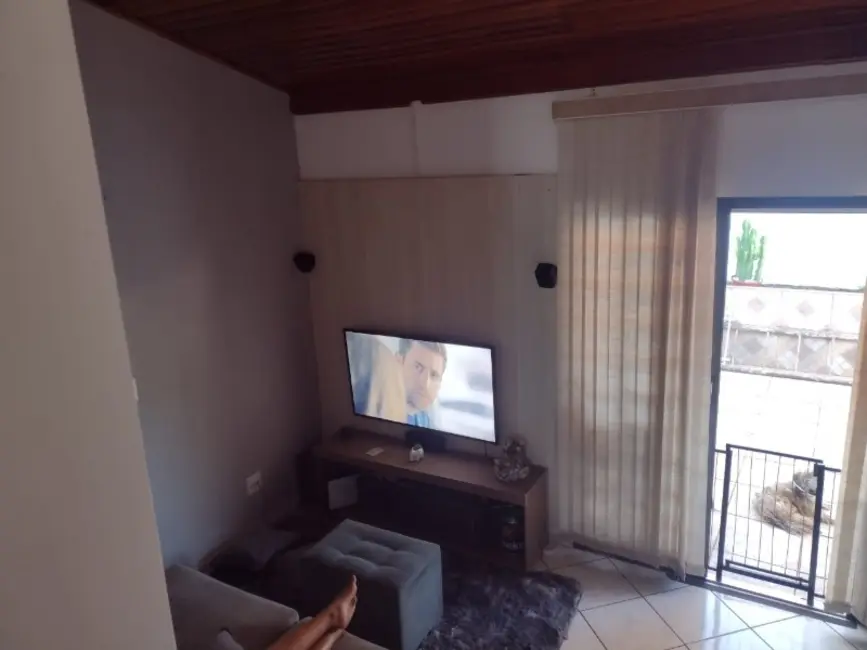 Casa com 2 quartos à venda, 100m2 em Vila Standard, Araraquara - SP - imagem 3 Foto 3 de Casa com 2 quartos à venda, 100m2 em Vila Standard, Araraquara - SP