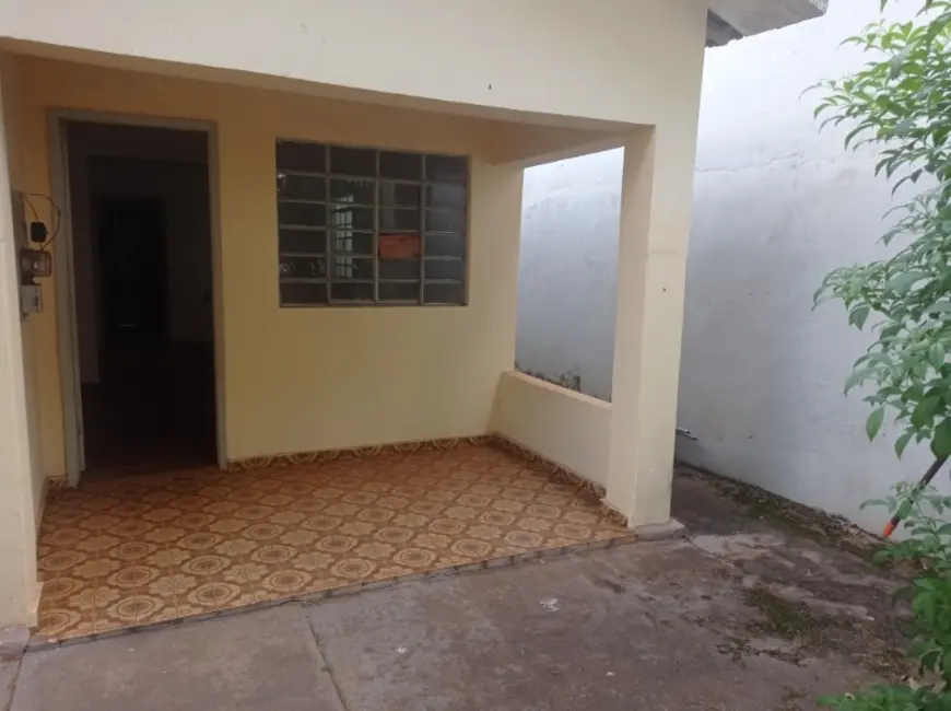 Casa com 3 quartos à venda, 108m2 em Jardim Domingos Sávio, Araraquara - SP - imagem 2 Foto 2 de Casa com 3 quartos à venda, 108m2 em Jardim Domingos Sávio, Araraquara - SP