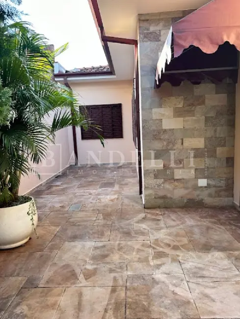 Casa com 3 quartos à venda, 199m2 em Centro, Araraquara - SP - imagem 5 Foto 5 de Casa com 3 quartos à venda, 199m2 em Centro, Araraquara - SP