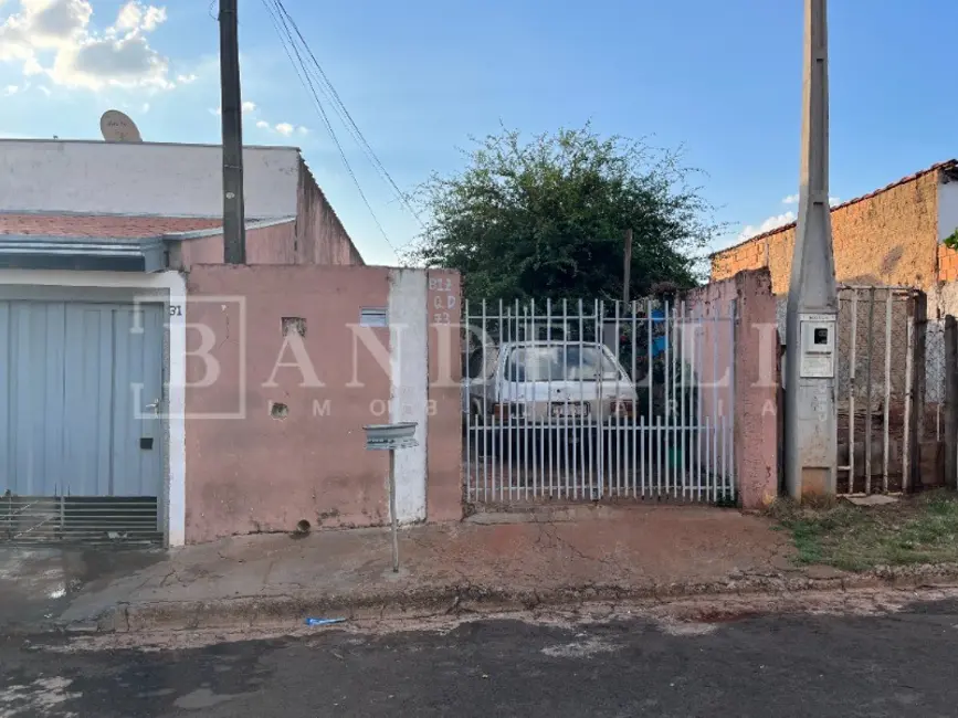 Foto 1 de Casa com 2 quartos à venda, 61m2 em Araraquara - SP