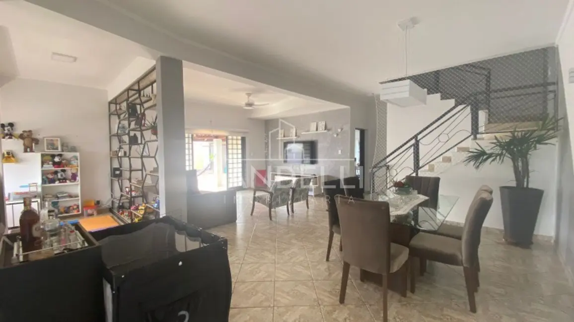 Casa com 4 quartos à venda, 310m2 em Vila Harmonia, Araraquara - SP - imagem 3 Foto 3 de Casa com 4 quartos à venda, 310m2 em Vila Harmonia, Araraquara - SP