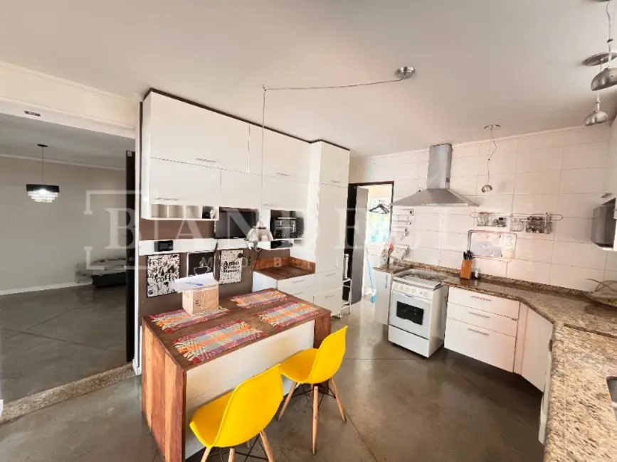Casa com 3 quartos à venda, 181m2 em Araraquara - SP - imagem 8 Foto 8 de Casa com 3 quartos à venda, 181m2 em Araraquara - SP
