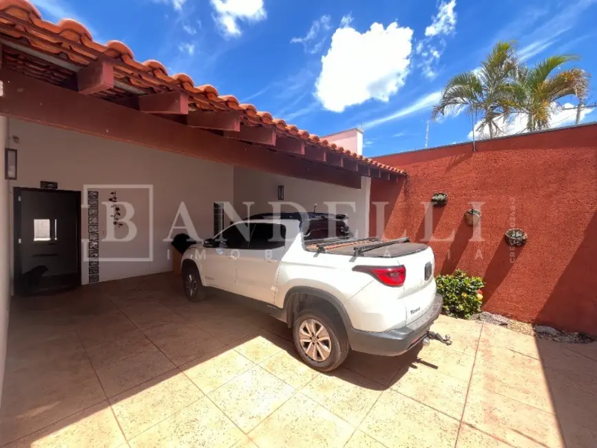 Casa com 3 quartos à venda, 181m2 em Araraquara - SP - imagem 3 Foto 3 de Casa com 3 quartos à venda, 181m2 em Araraquara - SP