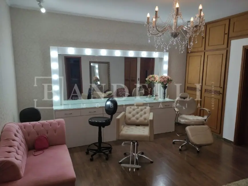 Sala Comercial com 4 quartos à venda, 270m2 em Vila Xavier (Vila Xavier), Araraquara - SP - imagem 3 Foto 3 de Sala Comercial com 4 quartos à venda, 270m2 em Vila Xavier (Vila Xavier), Araraquara - SP