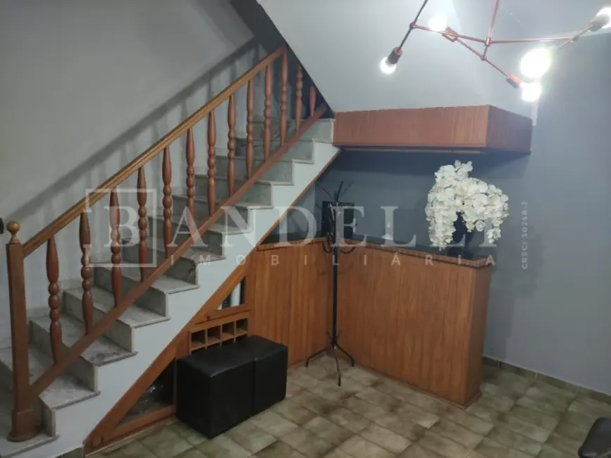 Sala Comercial com 4 quartos à venda, 270m2 em Vila Xavier (Vila Xavier), Araraquara - SP - imagem 5 Foto 5 de Sala Comercial com 4 quartos à venda, 270m2 em Vila Xavier (Vila Xavier), Araraquara - SP