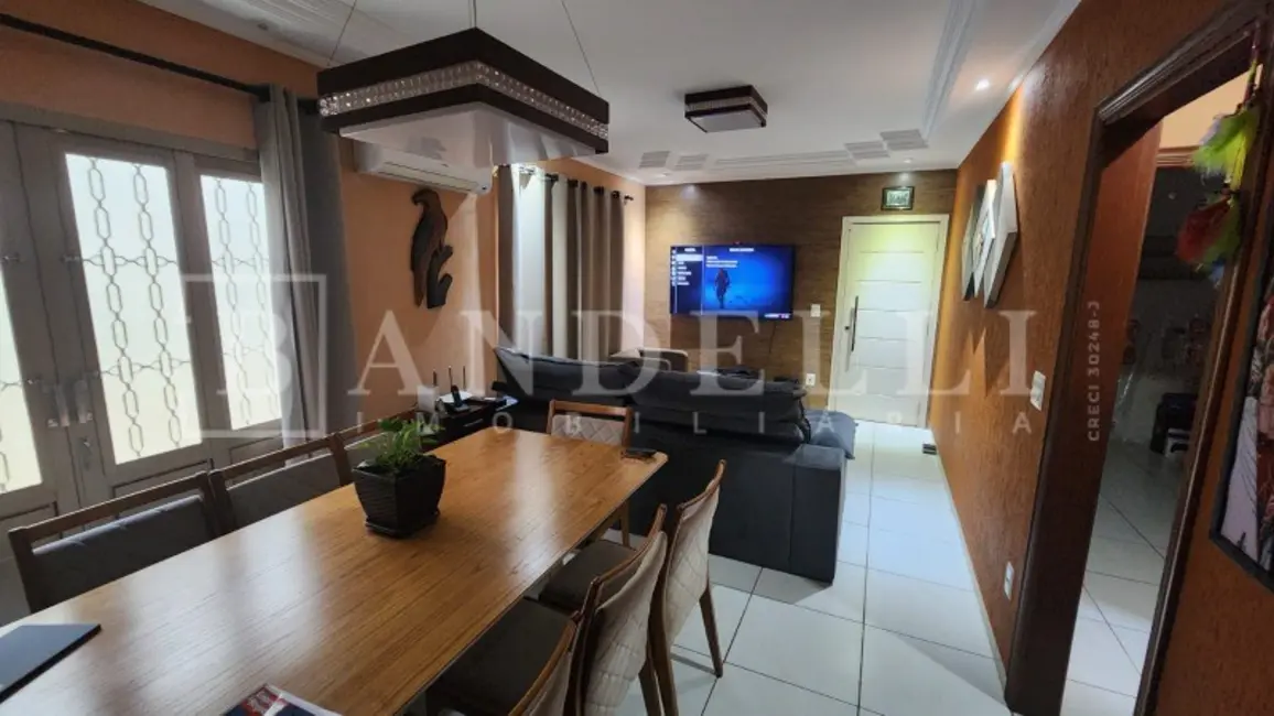 Casa com 4 quartos à venda, 242m2 em Jardim das Estações (Vila Xavier), Araraquara - SP - imagem 1 Foto 1 de Casa com 4 quartos à venda, 242m2 em Jardim das Estações (Vila Xavier), Araraquara - SP