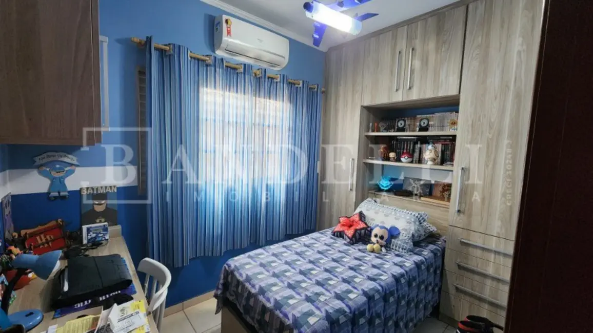 Casa com 4 quartos à venda, 242m2 em Jardim das Estações (Vila Xavier), Araraquara - SP - imagem 3 Foto 3 de Casa com 4 quartos à venda, 242m2 em Jardim das Estações (Vila Xavier), Araraquara - SP
