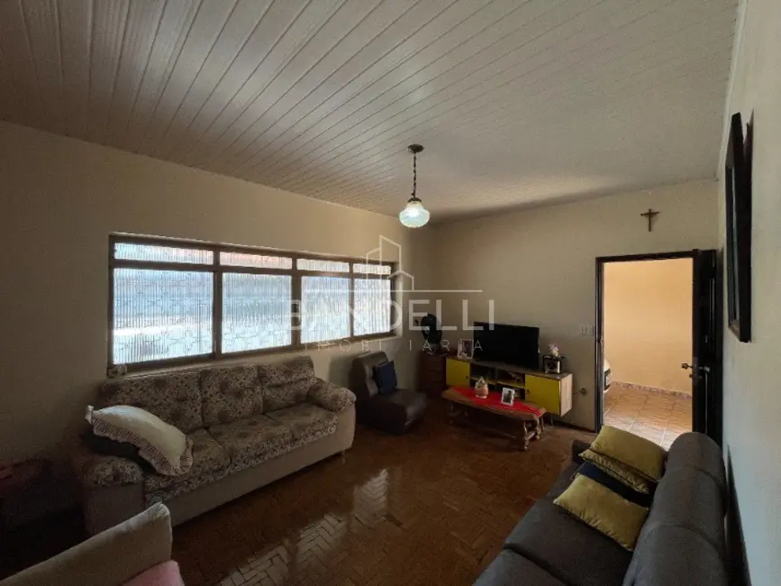 Casa com 3 quartos à venda, 202m2 em Centro, Araraquara - SP - imagem 4 Foto 4 de Casa com 3 quartos à venda, 202m2 em Centro, Araraquara - SP