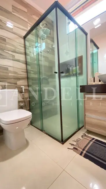 Casa com 3 quartos à venda, 223m2 em Parque Laranjeiras, Araraquara - SP - imagem 8 Foto 8 de Casa com 3 quartos à venda, 223m2 em Parque Laranjeiras, Araraquara - SP
