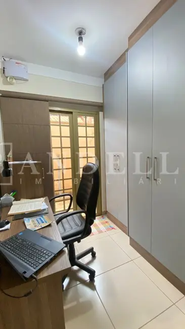 Casa com 3 quartos à venda, 223m2 em Parque Laranjeiras, Araraquara - SP - imagem 9 Foto 9 de Casa com 3 quartos à venda, 223m2 em Parque Laranjeiras, Araraquara - SP