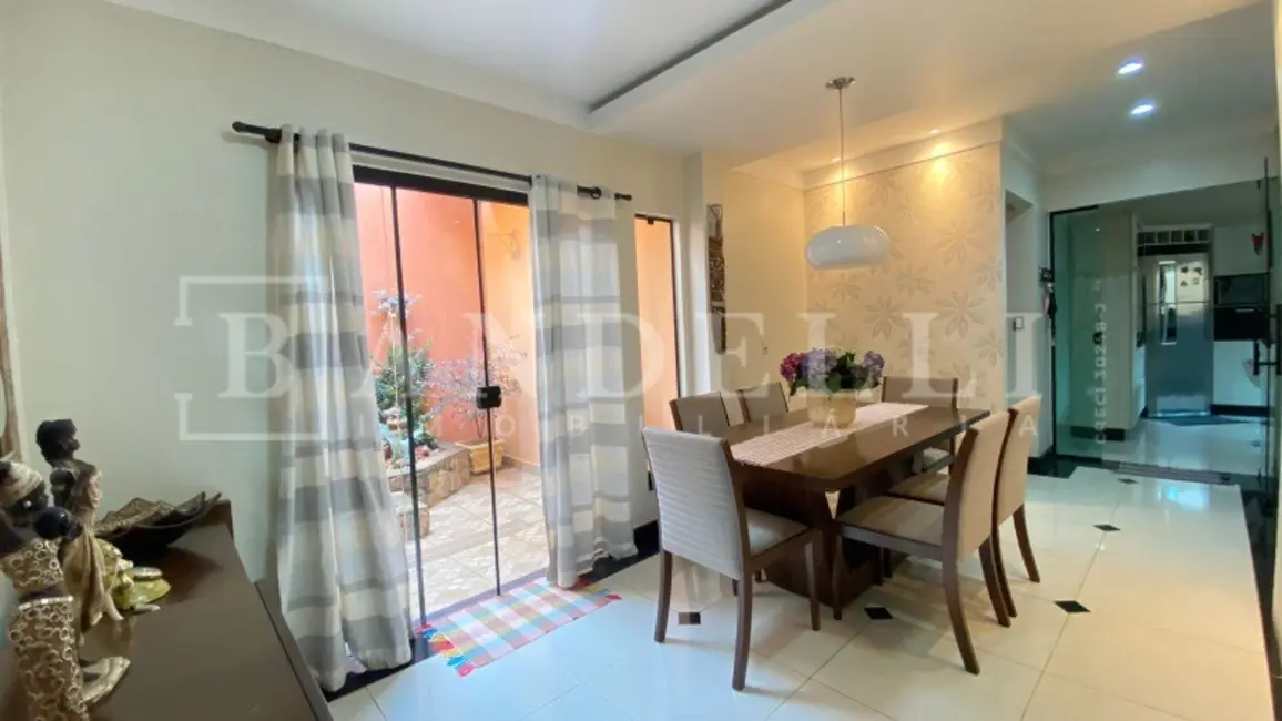 Casa com 3 quartos à venda, 223m2 em Parque Laranjeiras, Araraquara - SP - imagem 5 Foto 5 de Casa com 3 quartos à venda, 223m2 em Parque Laranjeiras, Araraquara - SP