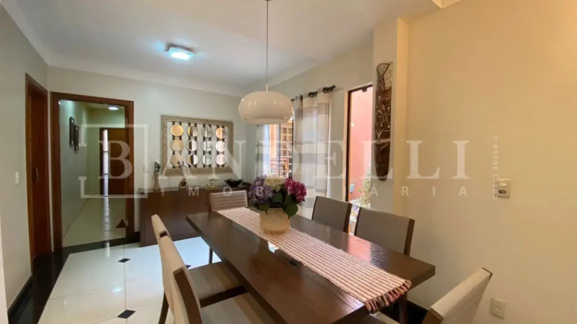 Casa com 3 quartos à venda, 223m2 em Parque Laranjeiras, Araraquara - SP - imagem 7 Foto 7 de Casa com 3 quartos à venda, 223m2 em Parque Laranjeiras, Araraquara - SP