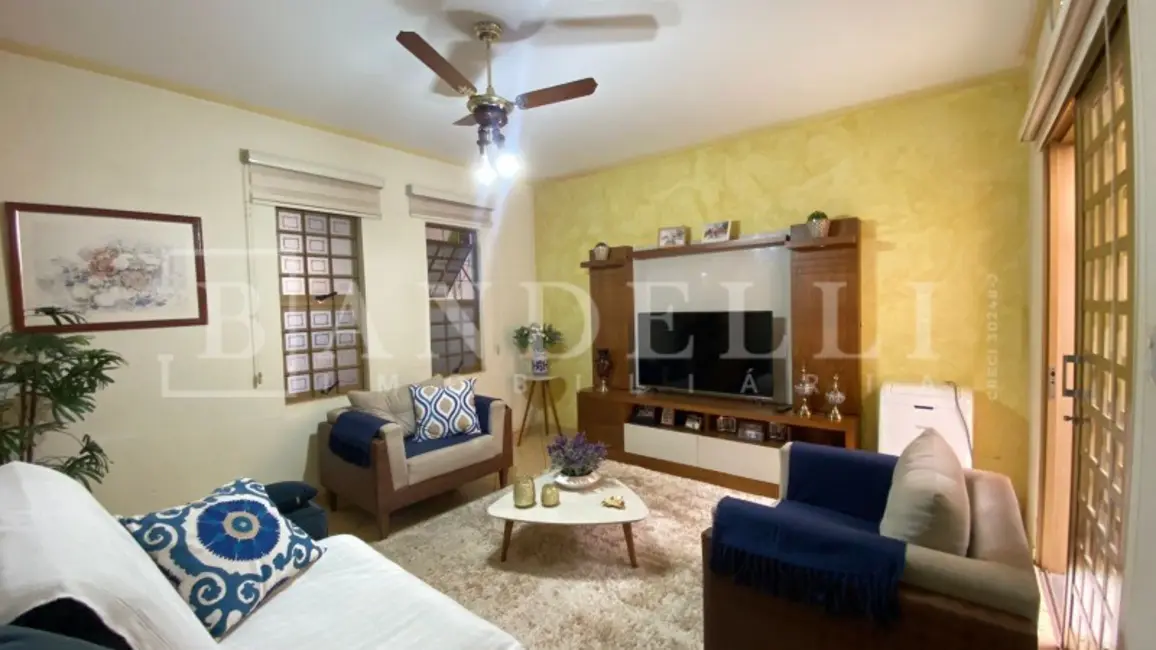 Foto 2 de Casa com 3 quartos à venda, 223m2 em Parque Laranjeiras, Araraquara - SP