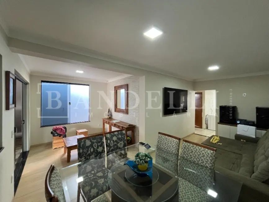 Foto 4 de Casa com 2 quartos à venda, 122m2 em Araraquara - SP