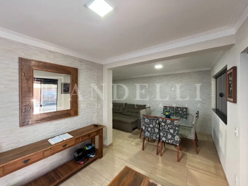 Foto 3 de Casa com 2 quartos à venda, 122m2 em Araraquara - SP