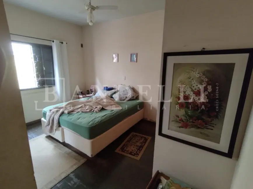Casa com 3 quartos à venda, 178m2 em Parque Laranjeiras, Araraquara - SP - imagem 4 Foto 4 de Casa com 3 quartos à venda, 178m2 em Parque Laranjeiras, Araraquara - SP
