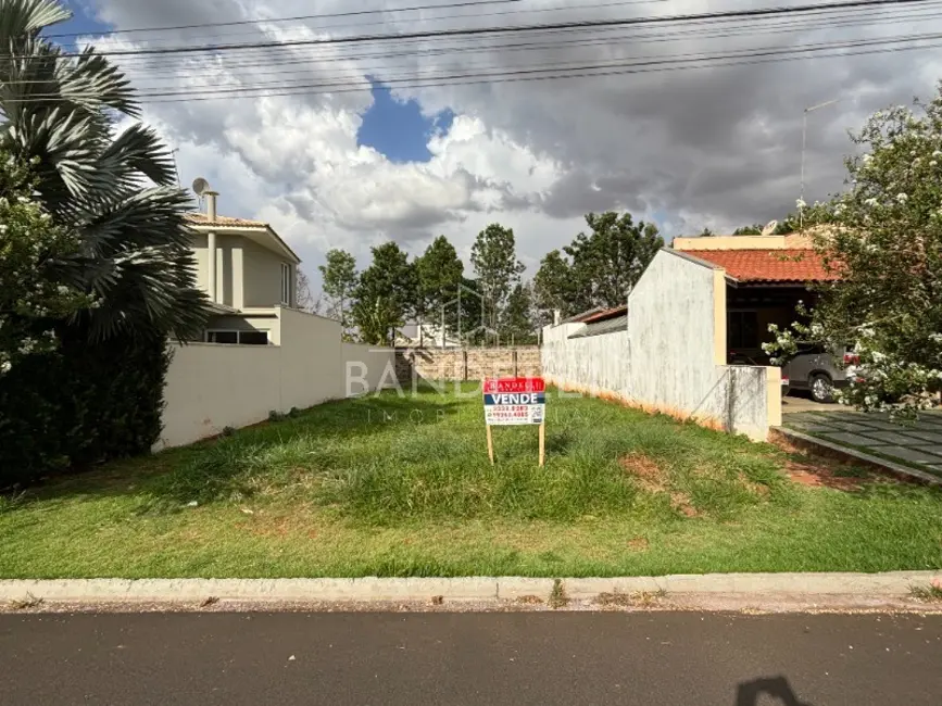 Foto 1 de Terreno / Lote à venda em Araraquara - SP