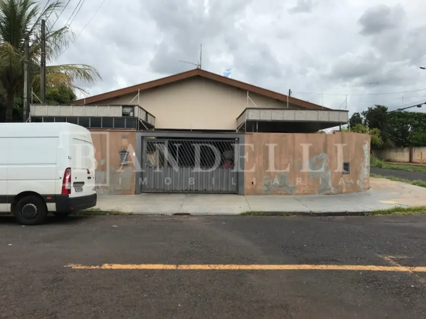 Casa com 3 quartos à venda, 154m2 em Parque Laranjeiras, Araraquara - SP - imagem 2 Foto 2 de Casa com 3 quartos à venda, 154m2 em Parque Laranjeiras, Araraquara - SP