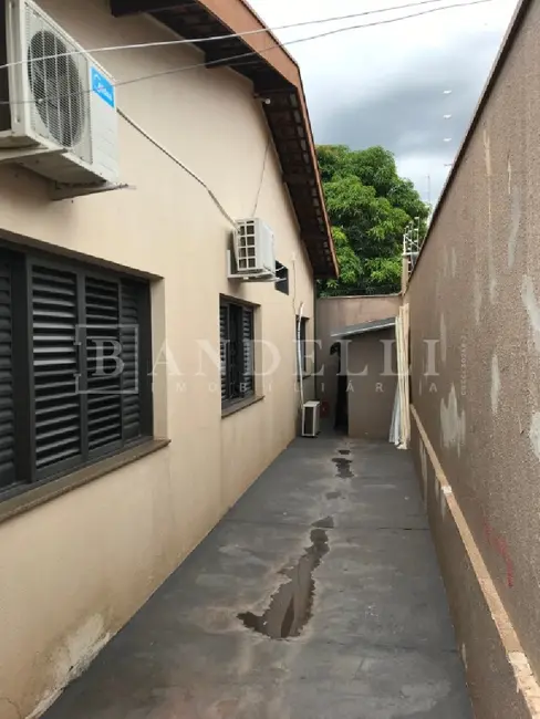 Casa com 3 quartos à venda, 154m2 em Parque Laranjeiras, Araraquara - SP - imagem 3 Foto 3 de Casa com 3 quartos à venda, 154m2 em Parque Laranjeiras, Araraquara - SP