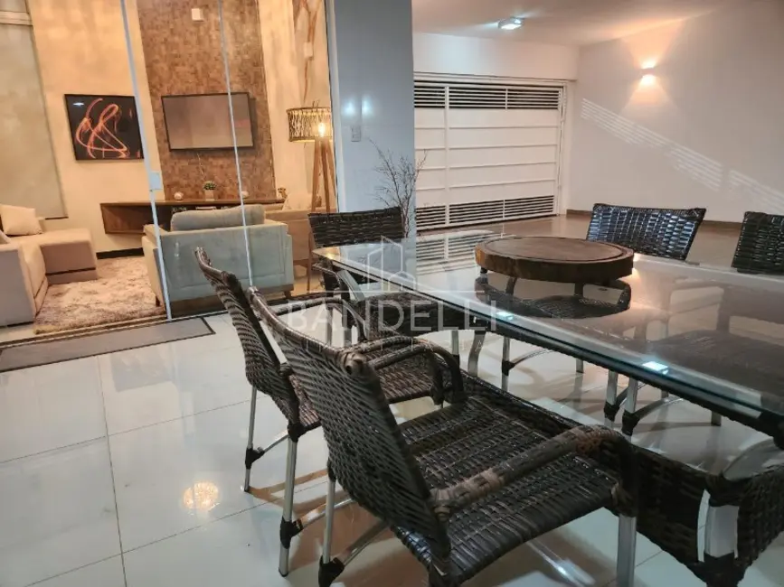 Casa de Condomínio com 3 quartos à venda e para alugar, 240m2 em Parque Residencial Damha, Araraquara - SP - imagem 5 Foto 5 de Casa de Condomínio com 3 quartos à venda e para alugar, 240m2 em Parque Residencial Damha, Araraquara - SP