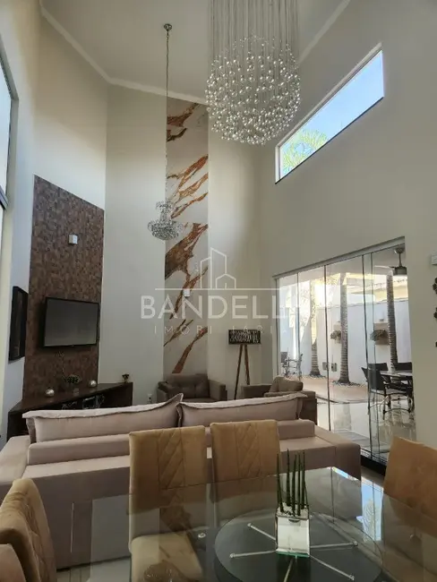 Casa de Condomínio com 3 quartos à venda e para alugar, 240m2 em Parque Residencial Damha, Araraquara - SP - imagem 4 Foto 4 de Casa de Condomínio com 3 quartos à venda e para alugar, 240m2 em Parque Residencial Damha, Araraquara - SP