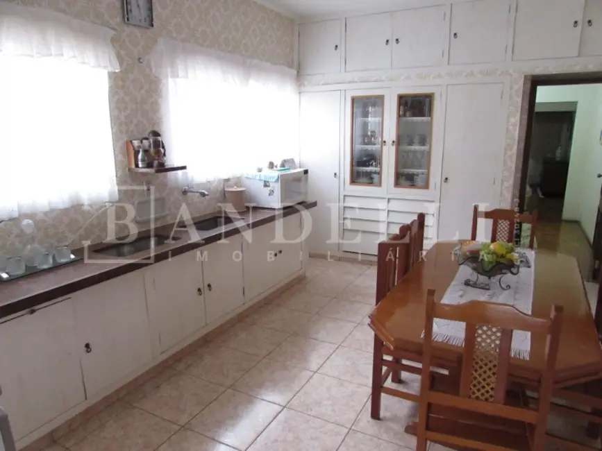 Casa com 3 quartos à venda, 220m2 em Vila Xavier (Vila Xavier), Araraquara - SP - imagem 9 Foto 9 de Casa com 3 quartos à venda, 220m2 em Vila Xavier (Vila Xavier), Araraquara - SP