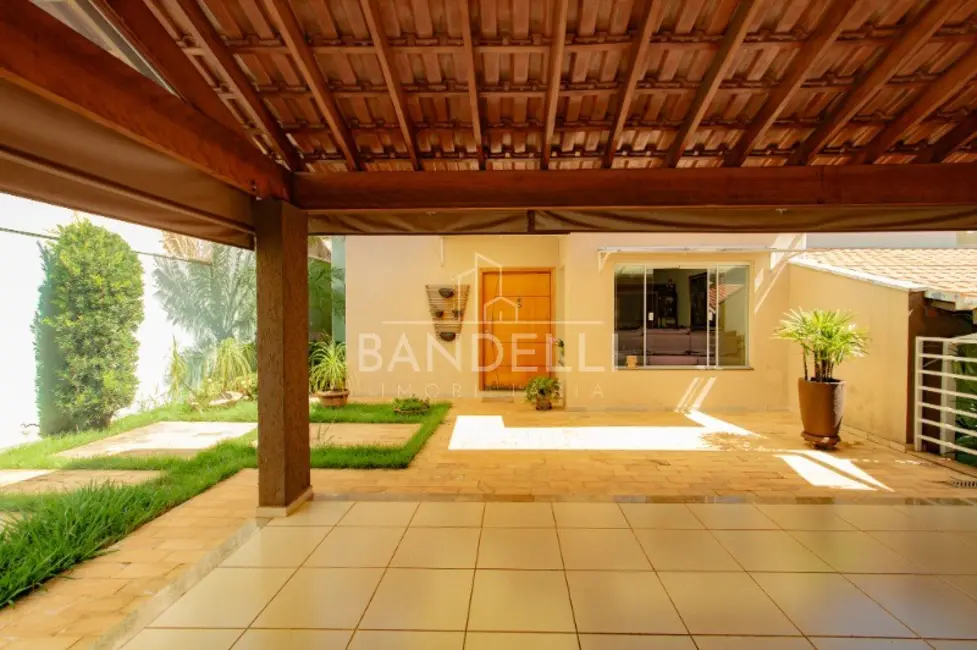 Casa com 3 quartos à venda, 351m2 em Jardim Imperador, Araraquara - SP - imagem 4 Foto 4 de Casa com 3 quartos à venda, 351m2 em Jardim Imperador, Araraquara - SP