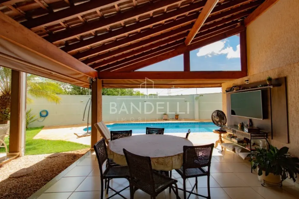 Casa com 3 quartos à venda, 351m2 em Jardim Imperador, Araraquara - SP - imagem 9 Foto 9 de Casa com 3 quartos à venda, 351m2 em Jardim Imperador, Araraquara - SP
