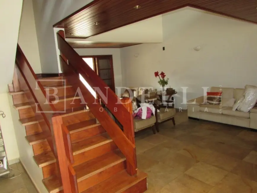 Casa com 3 quartos à venda, 303m2 em Vila Yamada, Araraquara - SP - imagem 3 Foto 3 de Casa com 3 quartos à venda, 303m2 em Vila Yamada, Araraquara - SP