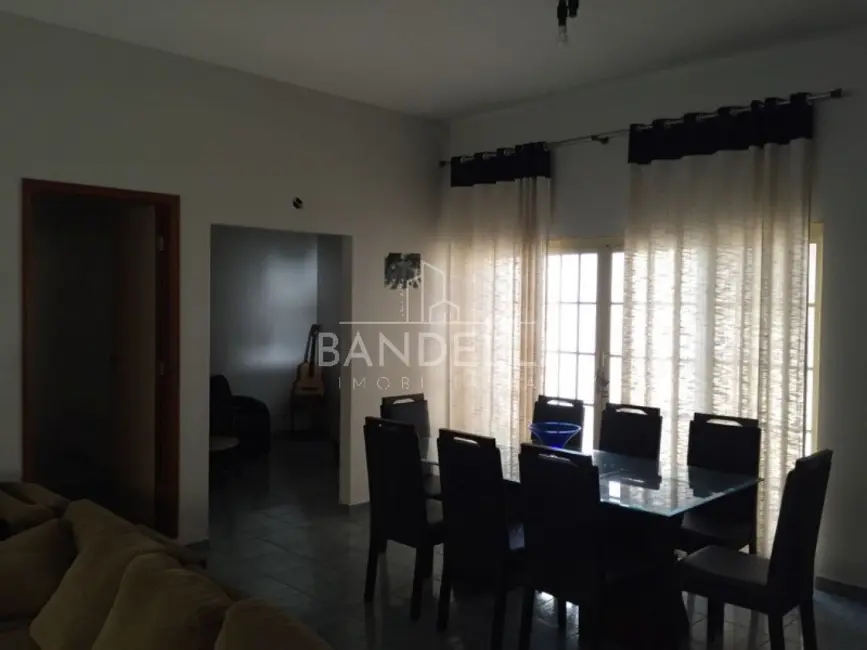 Casa com 3 quartos à venda, 152m2 em Vila José Bonifácio, Araraquara - SP - imagem 3 Foto 3 de Casa com 3 quartos à venda, 152m2 em Vila José Bonifácio, Araraquara - SP