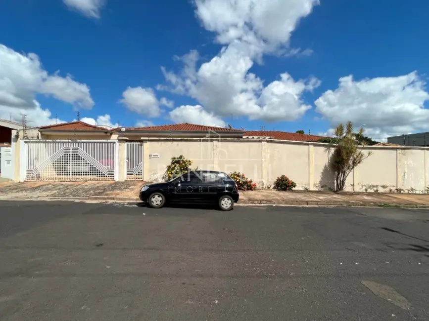 Casa com 3 quartos à venda, 273m2 em Vila Harmonia, Araraquara - SP - imagem 1 Foto 1 de Casa com 3 quartos à venda, 273m2 em Vila Harmonia, Araraquara - SP