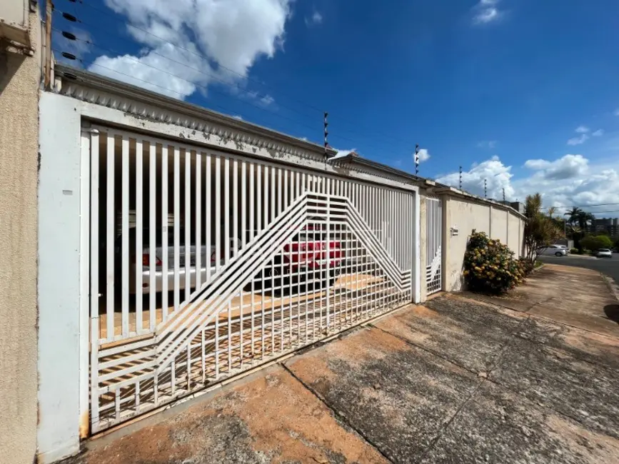 Casa com 3 quartos à venda, 273m2 em Vila Harmonia, Araraquara - SP - imagem 2 Foto 2 de Casa com 3 quartos à venda, 273m2 em Vila Harmonia, Araraquara - SP