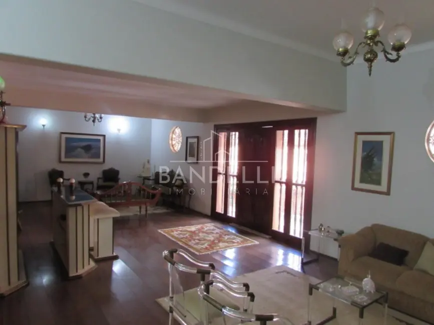 Casa com 3 quartos à venda, 300m2 em Centro, Araraquara - SP - imagem 4 Foto 4 de Casa com 3 quartos à venda, 300m2 em Centro, Araraquara - SP
